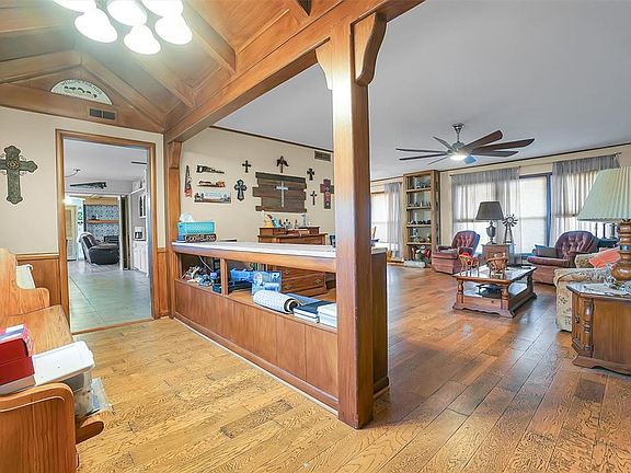 4th image of 607 N College St