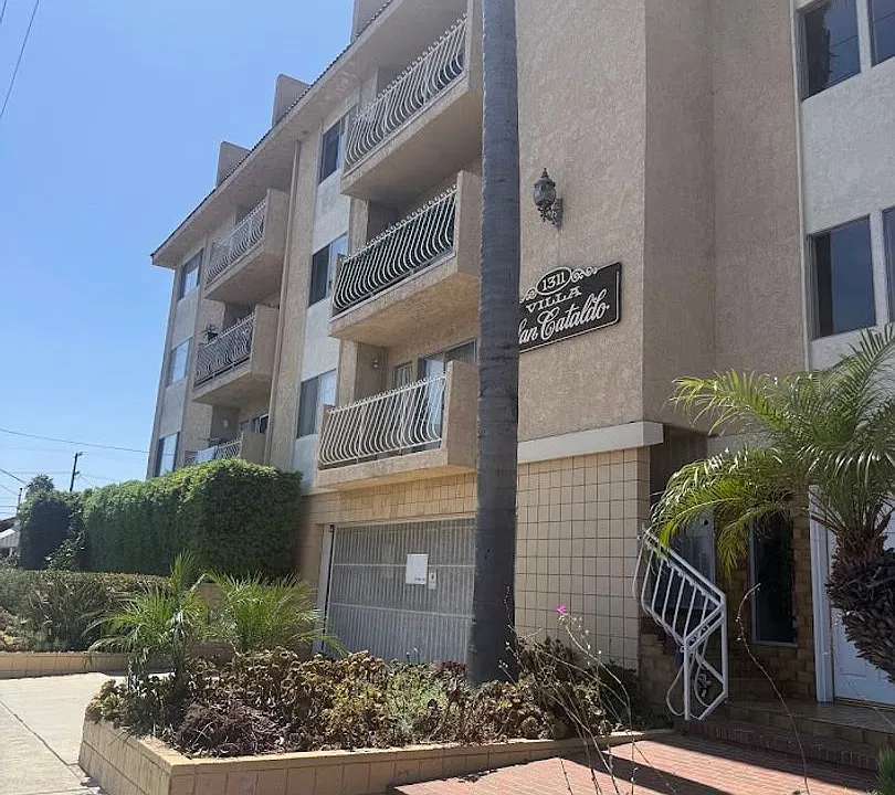 1311 S Grand Ave #16