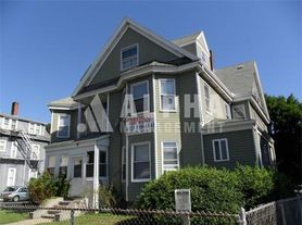 25 N Beacon St, Allston, MA