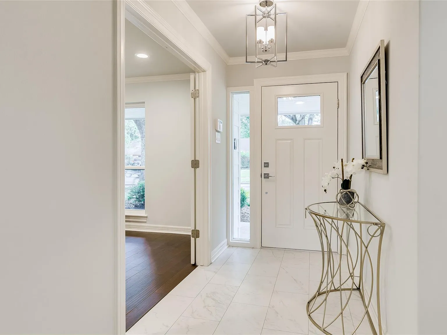 3 bed, 2.0 bath, 2522 sqft, $3,900 — Photo 3