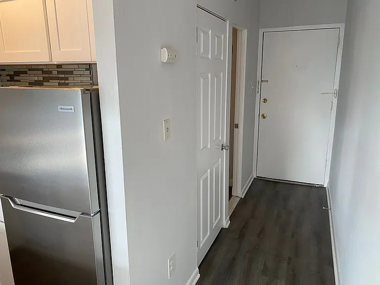 Creswood Apartments- Come home to Convenience! — Photo 22