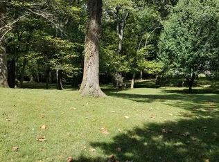 121 Ruddy Oak Dr, Martin, TN 38237