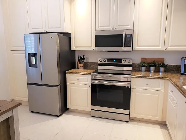 10 Harbour Isle Dr E #204 — Photo 28