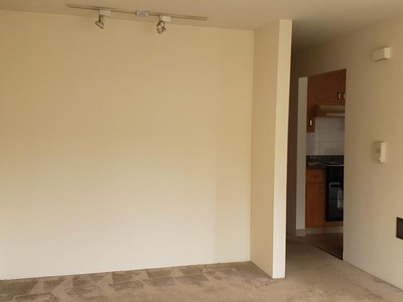 3rd image of 68 Bernard St #2
