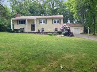 39 Harkness Rd, North Smithfield, RI 02896