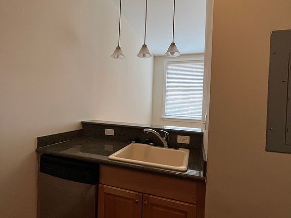 3rd image of 1414 W Marshall St APT 308