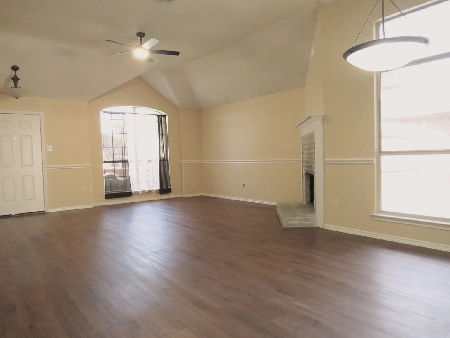 3 bed, 1444 sqft, $1,800 — Photo 2