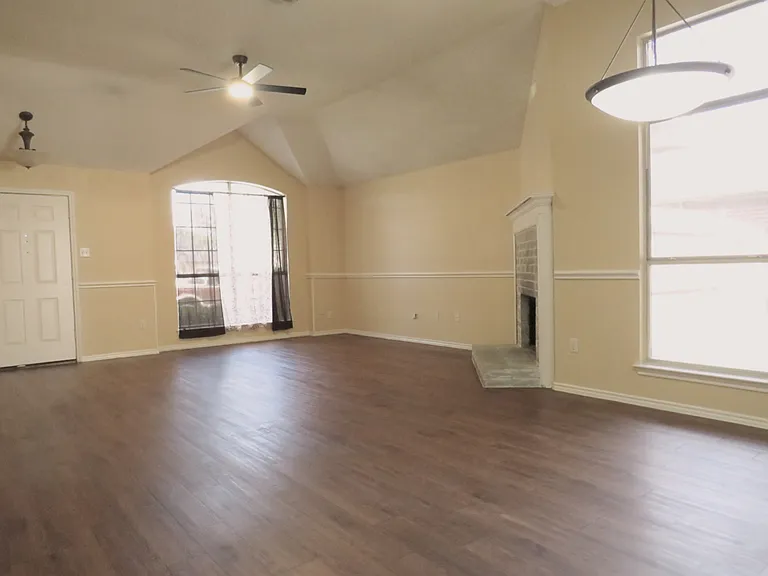 6034 Maple Leaf Dr — Photo 2