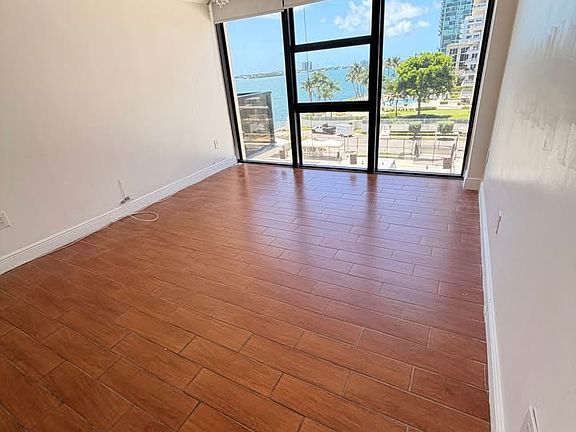 5th image of 600 NE 36th St #561