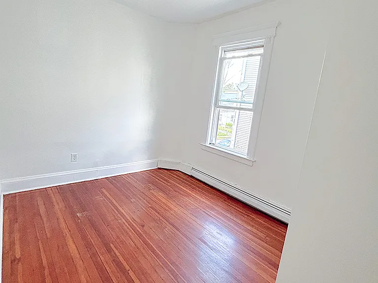 82 Rowe Ave #2S — Photo 6