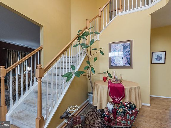 2nd image of 108 Lakeside Dr