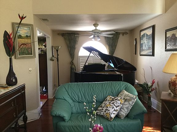Spacious living and dining room