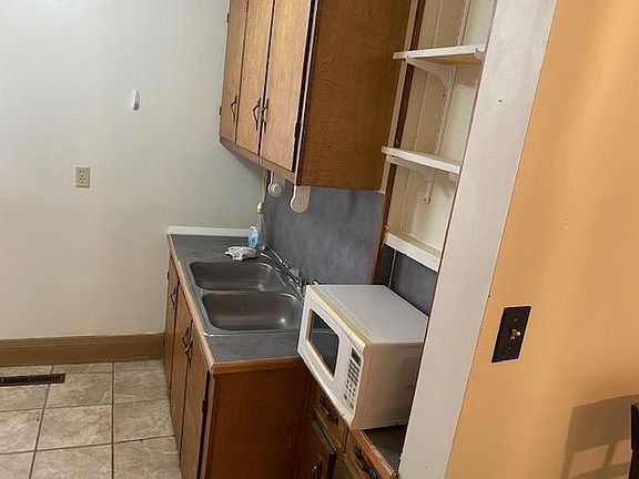 5th image of 329 S 12th St #2