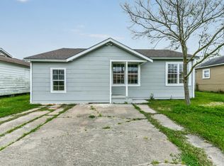 1018 W 6th St, Freeport, TX 77541