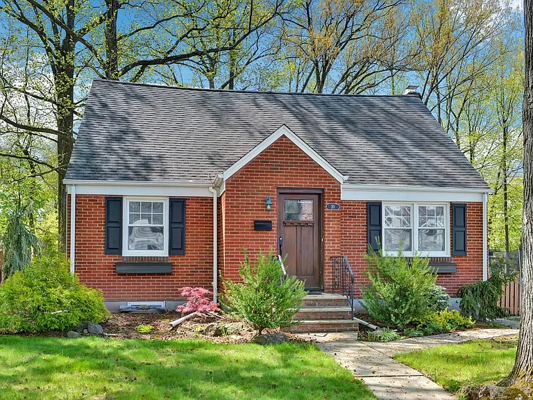20 Pershing Pl — Photo 1