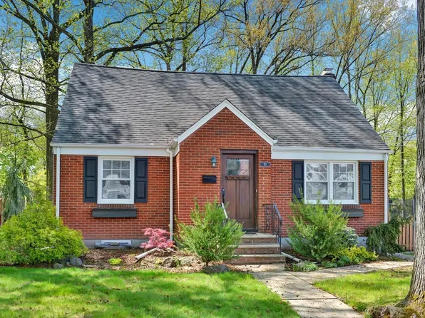 20 Pershing Pl, Cresskill, NJ 07626