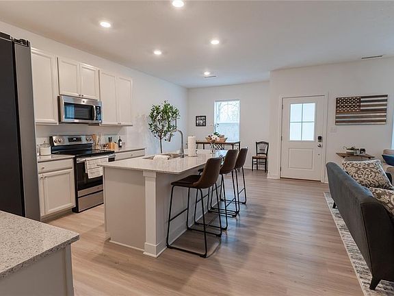 5th image of 6484 Apperson Dr