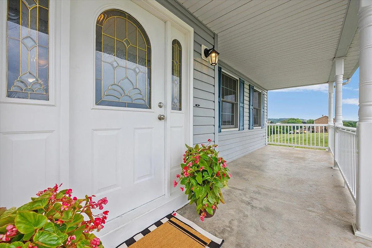 3251 Grandview Rd — Photo 3
