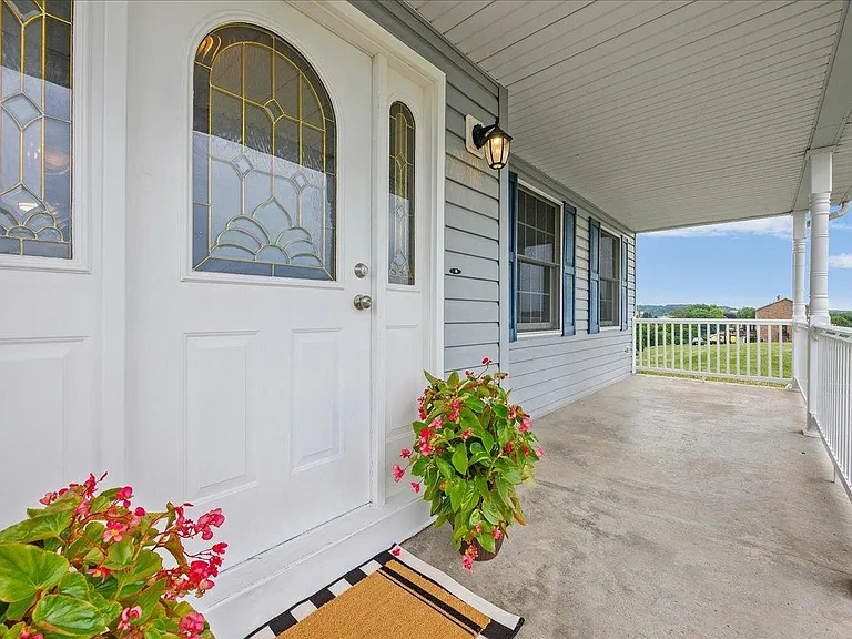 3251 Grandview Rd — Photo 3