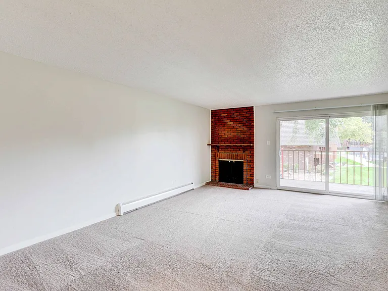 Monaco Parkway Apartments — Photo 11