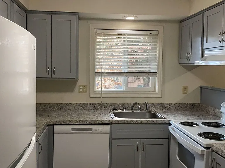 742 32nd Ave SE #7 — Photo 1