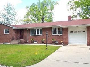 7 Taylor Dr, New Brunswick, NJ 08901