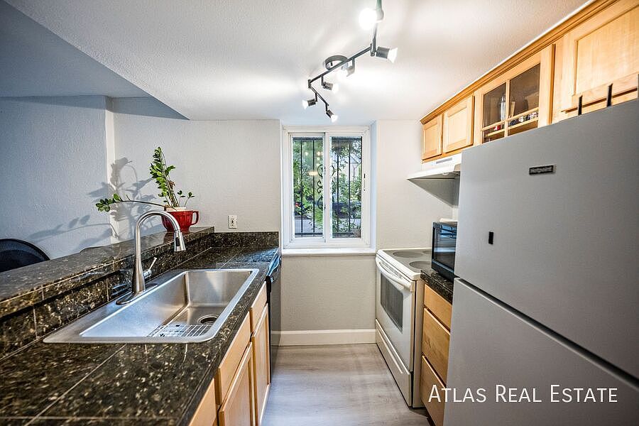 1st image of 1125 N Washington St APT 101
