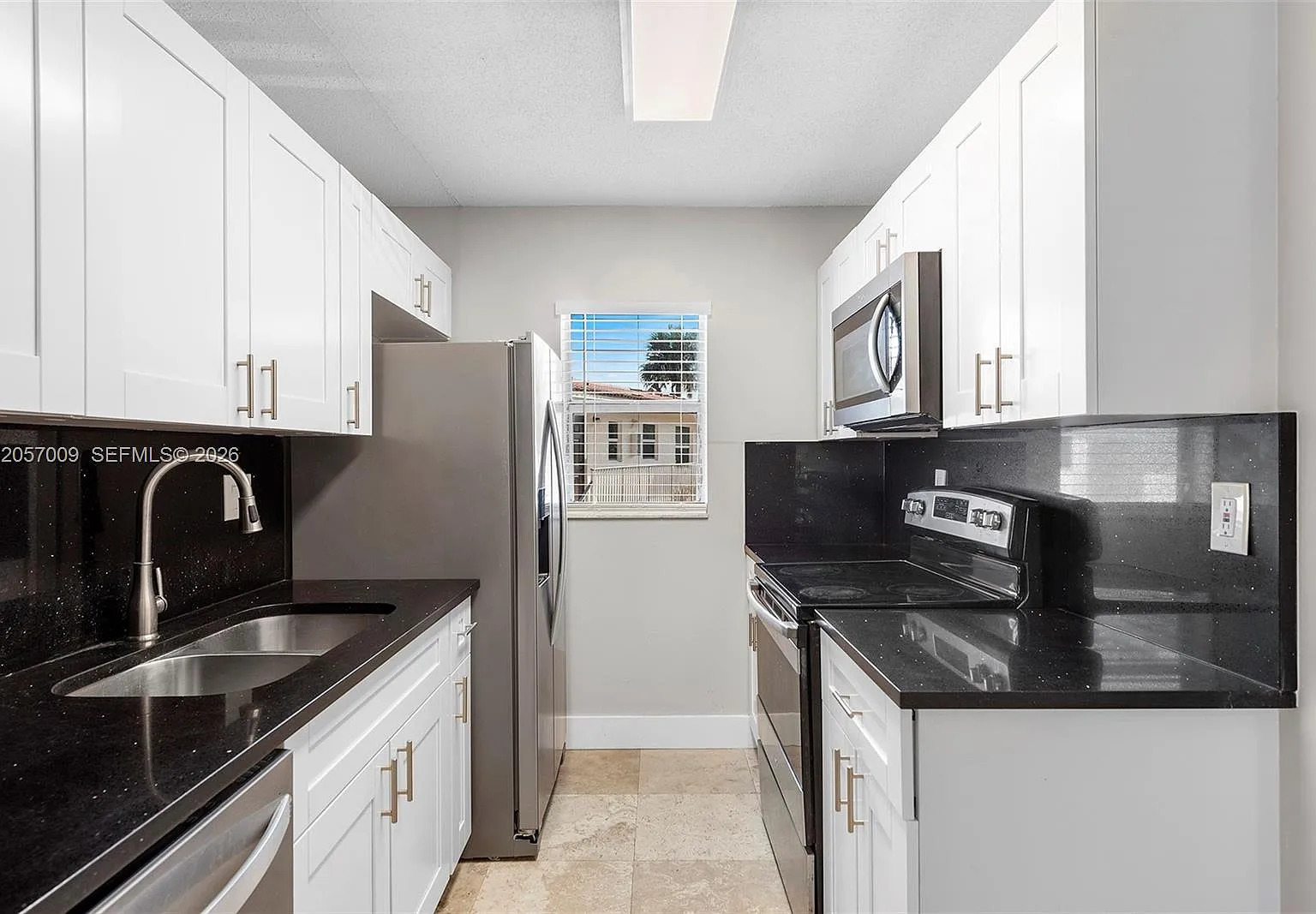 Victoria Square Condo — Photo 1