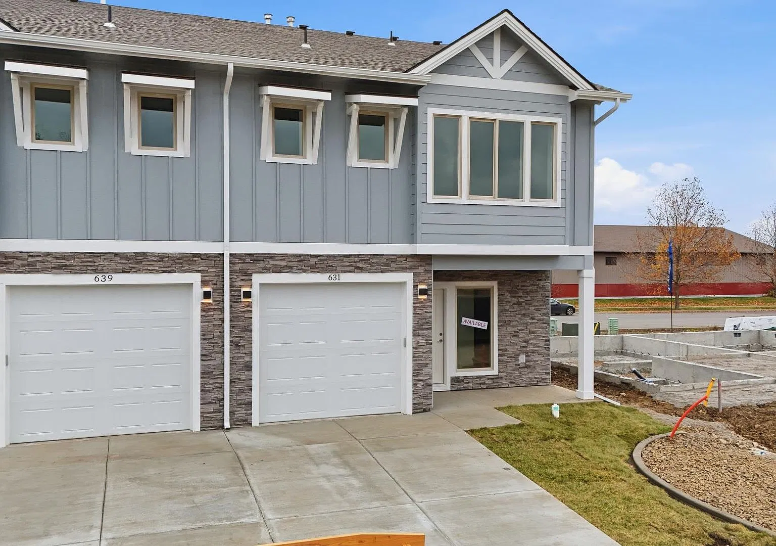 Beautiful and Spacious 3 Bedroom, 2.5 Bath Townhome — Photo 3