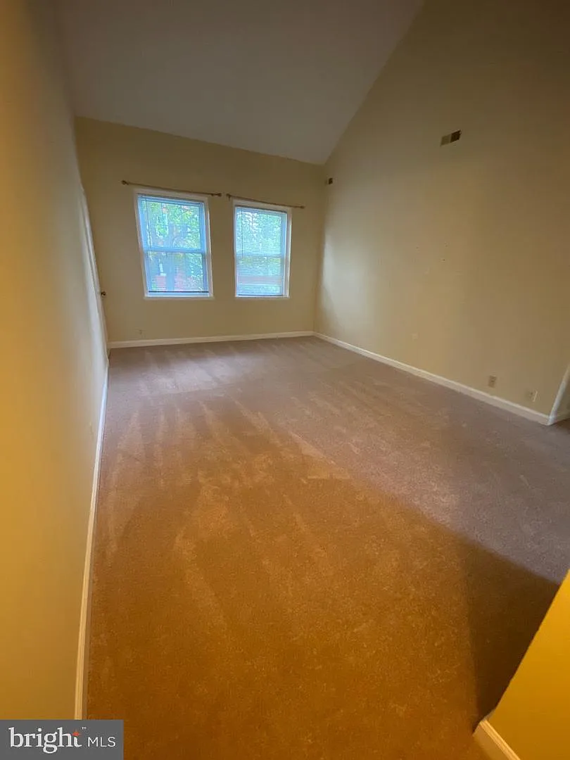 1 bed, 1008 sqft, $2,125 — Photo 2