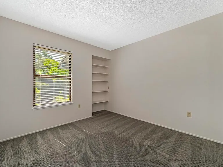 1545 Wimbledon Dr — Photo 16