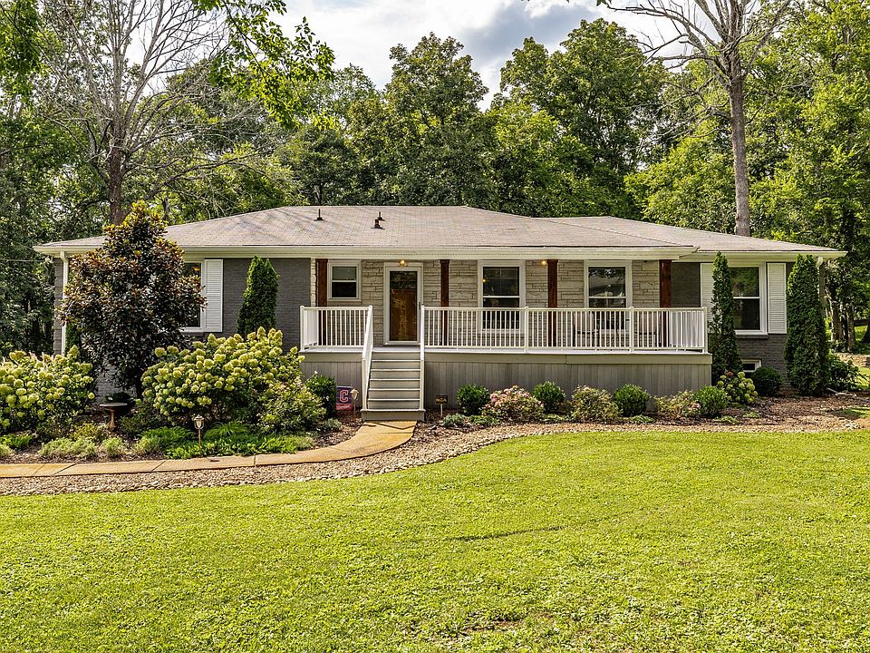 1st image of 302 Green Acres Dr
