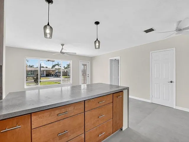 21023 Rustlewood Ave — Photo 4