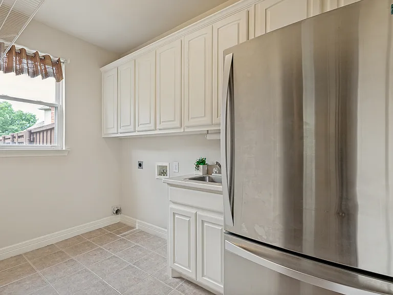 804 Waterbury Ct — Photo 18