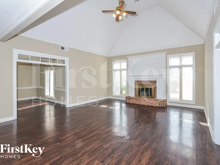 5198 Tudor Ct — Photo 4