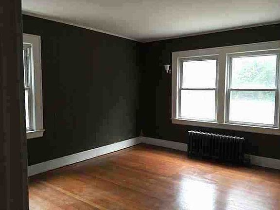 3rd image of 394 Highland Ave