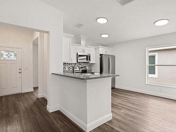 2nd image of 706 Beecher St
