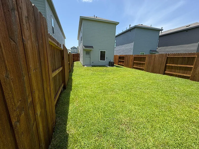 945 Pertuso Ln — Photo 16