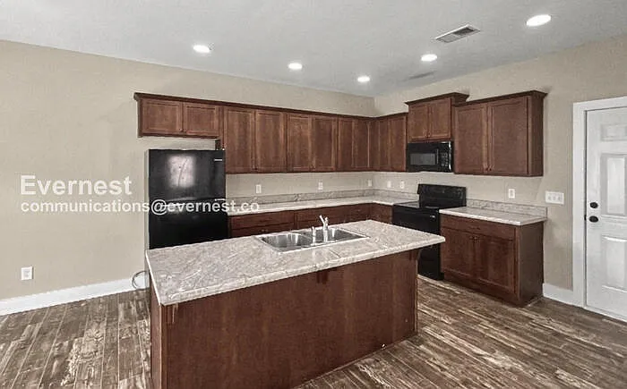 5860 Cheshire Cove Trl — Photo 2