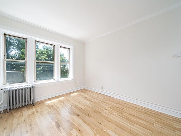 5th image of 149 Bentley Ave APT C4