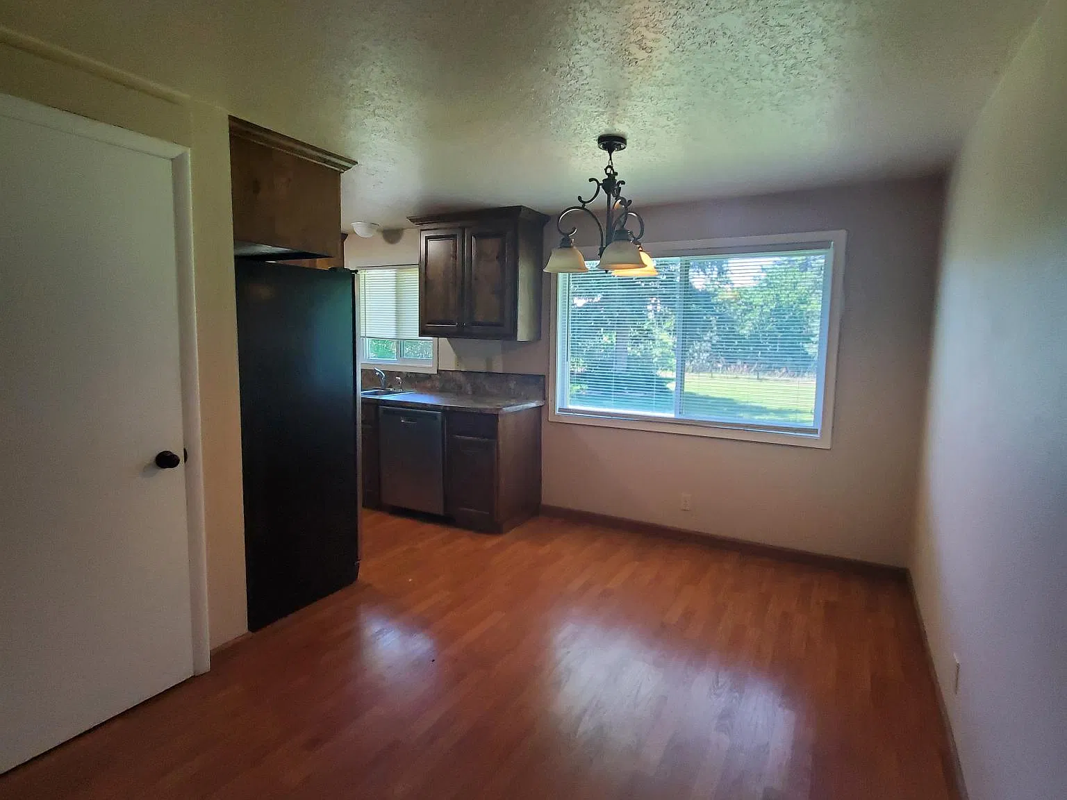 3 bed, $1,420 — Photo 3