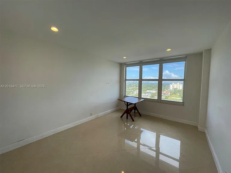 4747 Collins Ave #1102 — Photo 8