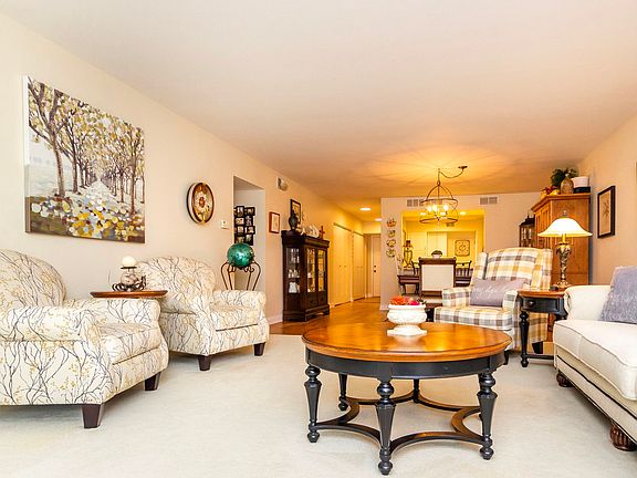 5th image of 415 Franklin Ave APT 2F