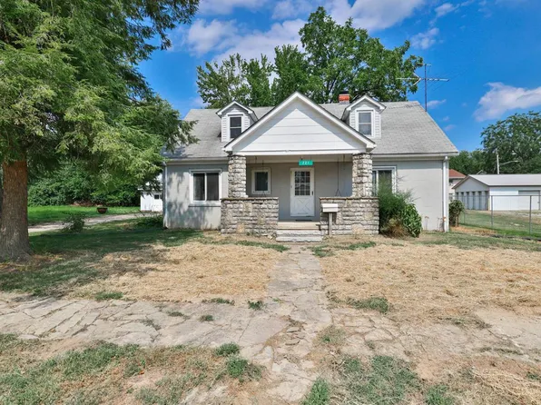 221 S Vine St, Blanchester, OH 45107