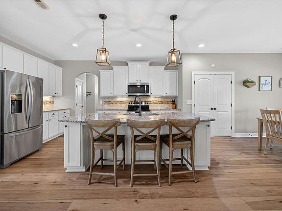 2nd image of 3513 Bloomfield Way