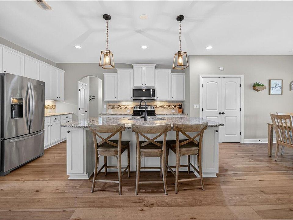 1st image of 3513 Bloomfield Way