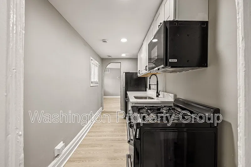 3 bed, 2.0 bath, 1200 sqft, $1,650 — Photo 2