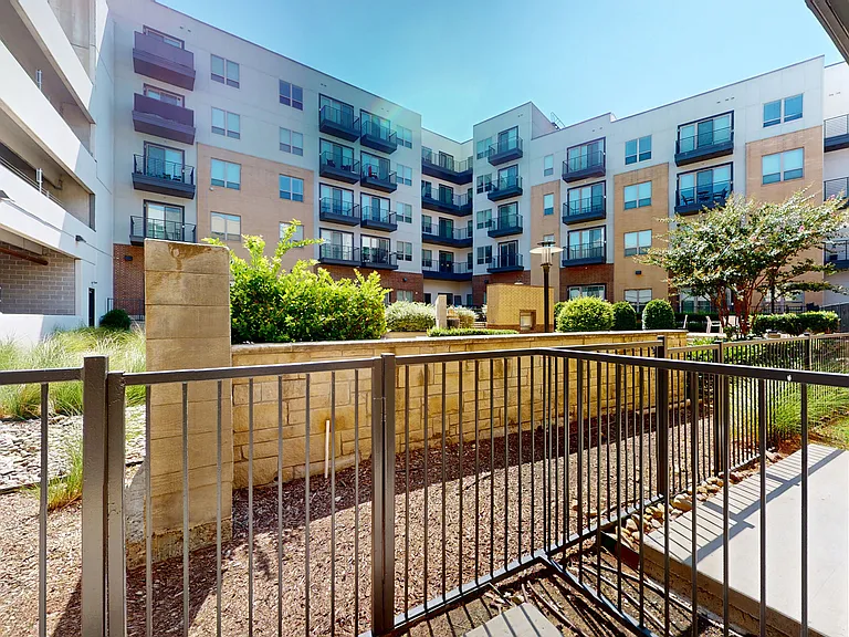 The Flats at Palisades — Photo 83