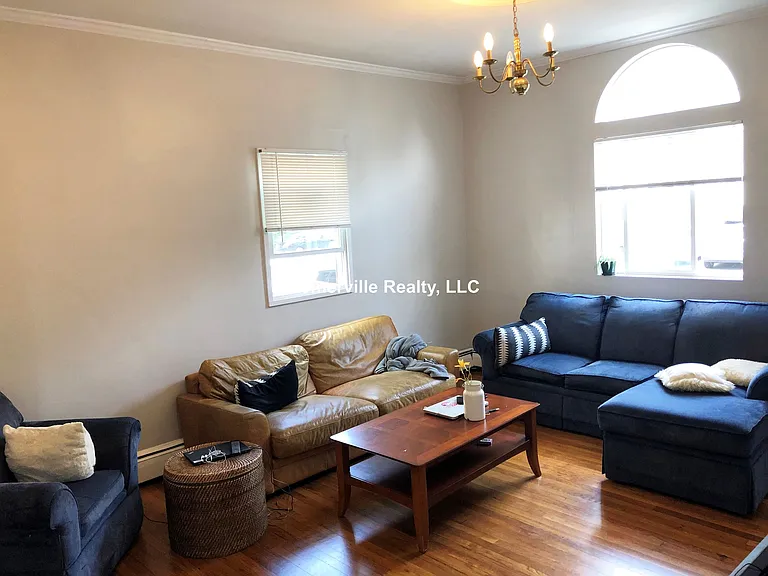15 Ashford St #1 — Photo 3