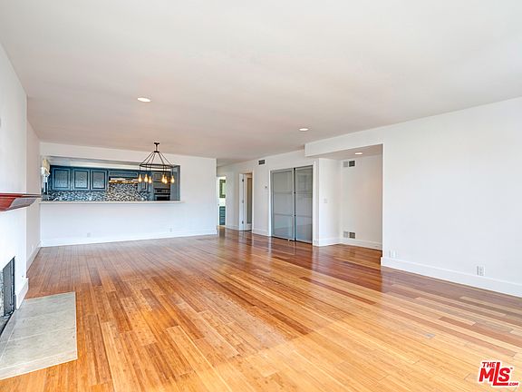 5th image of 18 N Venice Blvd APT D